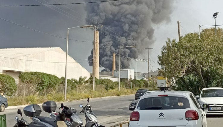 Οι καπνοί ήταν ορατοί από μακρινή απόσταση
