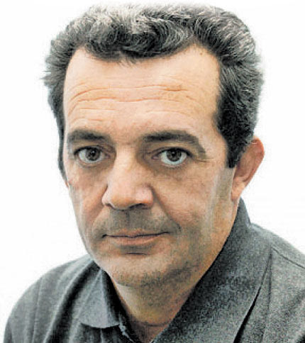 Το όχι υψώνει τις γενιές, το ναι τις μαγαρίζει, όποιος το χρέος μπέρδεξε, τιμή δεν τον ορίζει λέει στο βιβλίο ο νεαρός αγωνιστής