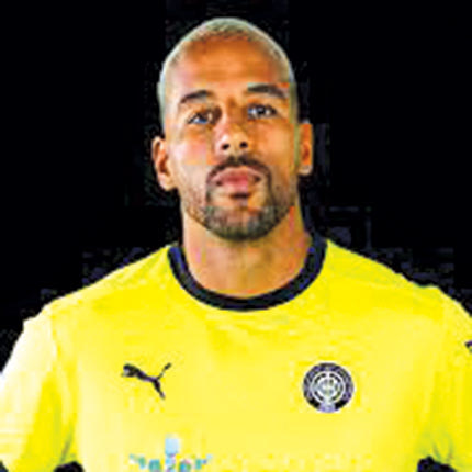 Όλο χαμόγελα ήταν ο Επασί στο τέλος του αγώνα με τον Σόνι. Ο γκολκίπερ του ΟΦΗ δεν άφησε τον συμπατριώτη του να σκοράρει και ήταν χαρούμενος