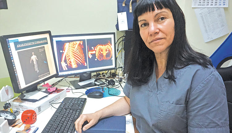 Η επιστημονική υπεύθυνη της Εργαστηριακής Μονάδας Ιατροδικαστικής επίκουρη καθηγήτρια Ιατροδικαστικής κ. Ελενα Κρανιώτη