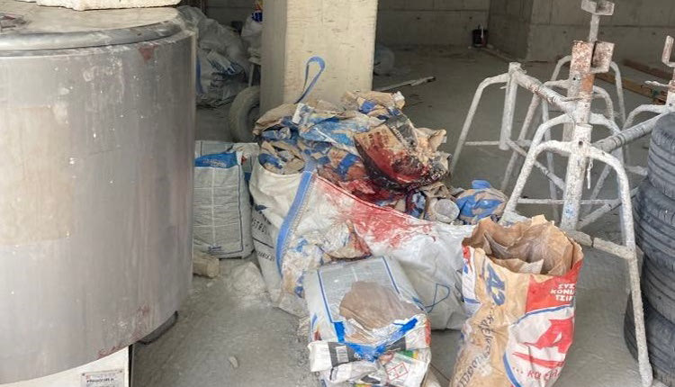 Το θύμα μετά τους πυροβολισμούς κρύφτηκε αιμόφυρτο στο υπόγειο οικοδομής