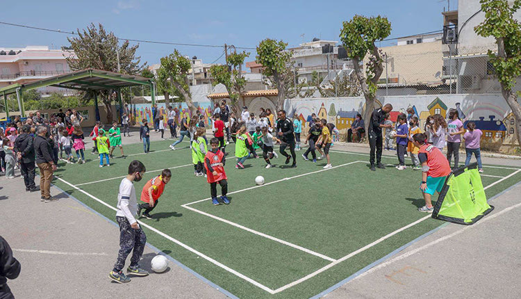 Το υπέροχο δώρο του ΟΦΗ και του Cosmos Sport στους μαθητέςΤο υπέροχο δώρο του ΟΦΗ και του Cosmos Sport στους μαθητές