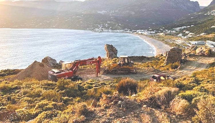 «ΜΠΛΟΚΟ» ΤΟΥ ΔΗΜΟΥ ΣΤΗΝ ΞΕΝΟΔΟΧΕΙΑΚΗ ΕΠΕΝΔΥΣΗ Πλακιάς: Ασφαλιστικά μέτρα για  να σωθεί ο εμβληματικός βράχος