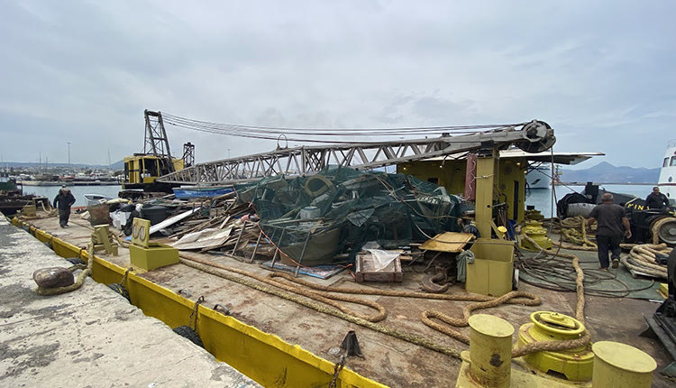 Απομάκρυναν τα παραπήγματα από τη νησίδα 