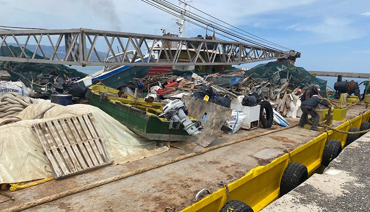 Απομάκρυναν τα παραπήγματα από τη νησίδα 