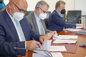 Η υπογραφή της συμφωνίας σημαίνει ότι πλέον στην Κρήτη λειτουργεί ο μεγαλύτερος ψηφιακός κόμβος στη χώρα