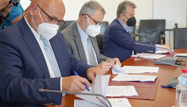Η υπογραφή της συμφωνίας σημαίνει ότι πλέον στην Κρήτη λειτουργεί ο μεγαλύτερος ψηφιακός κόμβος στη χώρα