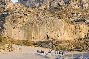 Έχει ιδιαίτερο ενδιαφέρον το σχόλιο του υδρογεωλόγου Ιωάννη Μιχαλάκη σε σχέση με τη γεωλογική σημασία του ρήγματος του Παλίγκρεμνου