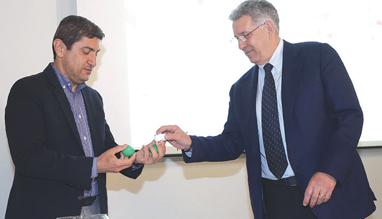 Ο υφυπουργός αθλητισμού κ. Αυγενάκης βοήθησε στη διαδικασία της κλήρωσης