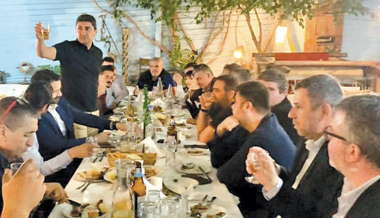 αυγενακης: τραπεζι στους αθλητικούς συντάκτες