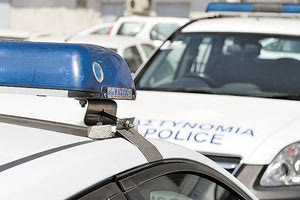 Χανιά: Αστυνομικοί έσωσαν μητέρα και παιδί από τις βιαιότητες συζύγου και θείου