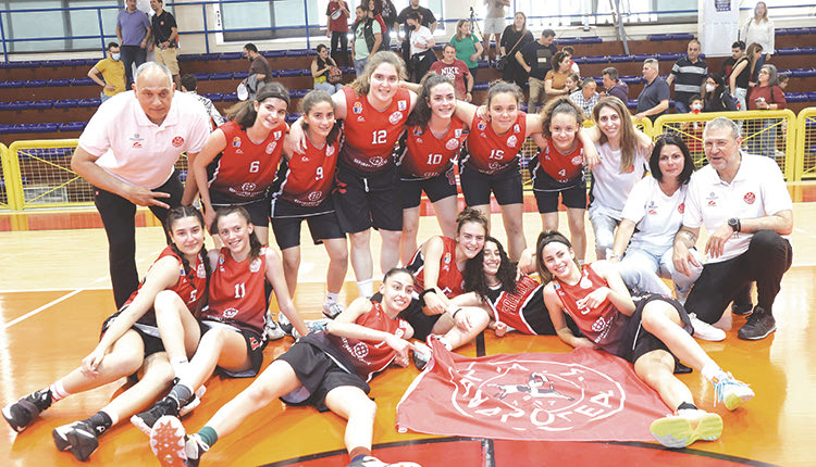 Οι κορασίδες του Ανδρογέα πανηγυρίζουν την πρόκριση για πρώτη φορά στην ιστορία τους