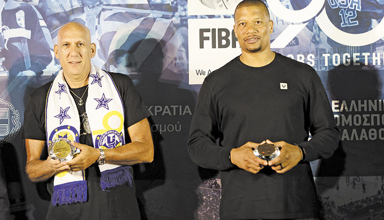 Οι Τζάμσι και Μπατίστ που τιμήθηκαν για την προσφορά τους στο μπάσκετ