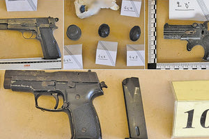 Συγγενείς έκρυβαν μίνι οπλοστάσιο