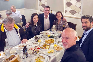 ο Γιώργος Παπανδρέου και ο Ευάγγελος Βενιζέλος συνυπήρξαν για αρκετή ώρα σε εστιατόριο,  