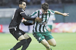 Ο Βούρος σε στιγμιότυπο από το ματς με τον Παναθηναϊκό στο Ηράκλειο