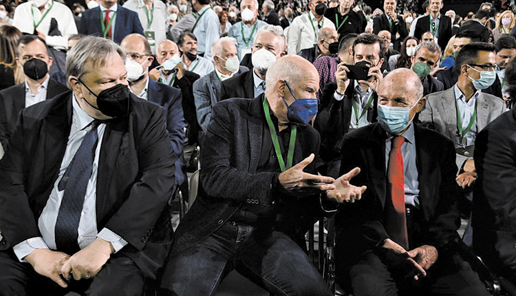 Και οι τρεις πρώην πρόεδροι στην πρώτη σειρά