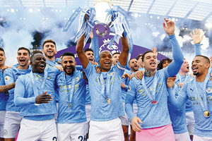 Οι παίκτες της Μάντσεστερ Σίτι πανηγυρίζουν τον τίτλο