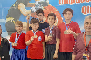 Ο προπονητής Μάνος Ταμιωλάκης, οι αθλητές Μάξιμος Μαράκης, Κώστας Χριστουδούλου, Μάξιμος Διπλαράκης, Παύλος Κουράκης, Γιώργος Πετρουλάκης, Λαμπρινή Ξηρουχάκη