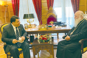 Τον Αρχιεπίσκοπο Αθηνών και πάσης Ελλάδος Ιερώνυμο επισκέφθηκε χθες το μεσημέρι ο νέος πρέσβης των Ηνωμένων Πολιτειών Αμερικής στην Ελλάδα, Τζορτζ Τσούνης.