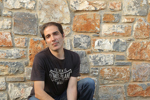 “Για τις ανάγκες της ταινίας πρέπει λοιπόν να διασχίσουμε την Κρήτη από το ένα έως το άλλο άκρο” αναφέρει ο σκηνοθέτης Κώστας Χαραλάμπους