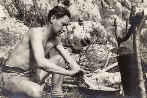 ΦΩΤΟΗΜΕΡΑΣ: Κρήτη 1942. Ο Τζων Λάβερικ ετοιμάζει γεύμα κατά τη διάρκεια της επιχείρησης Albumen.
