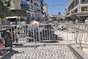 ΠΑΛΙ “ΚΟΛΛΗΣΑΝ” ΤΑ ΕΡΓΑ Απαράδεκτη εικόνα στο κέντρο της πόλης