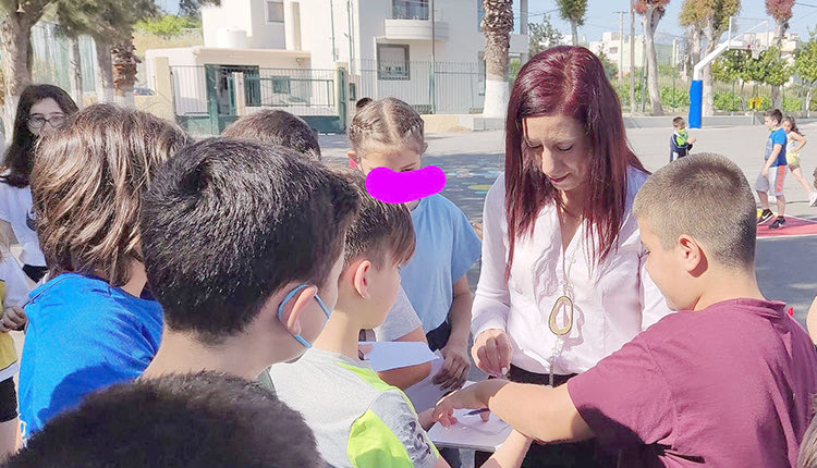 Το Δημοτικό Σχολείο Ελιάς επισκέφθηκε η Στέλλα Πιλάτου