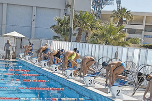 Στιγμιότυπο από τους αγώνες κολύμβησης Γυμνασίων