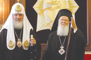 …Ο κ. Βαρθολομαίος είπε ακόμη ότι ο Πατριάρχης Μόσχας «θα έπρεπε να αντιδράσει στην εισβολή στην Ουκρανία και να καταδικάσει τον πόλεμο όπως κάναμε όλοι οι άλλοι Ορθόδοξοι Προκαθήμενοι.