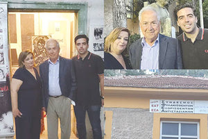 Συγκινητική στιγμή για τον πρώην αρχηγό ΓΕΑ και πρώην υπουργό Δημήτρη Αποστολάκη.