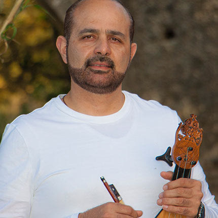 «Καλό είναι να κρατάμε τις ρίζες μας στη γη, αλλά είναι εξίσου σημαντικό και να απλώνουμε ψηλά τα κλαδιά μας», αναφέρει ο κ. Αγγελογιαννάκης