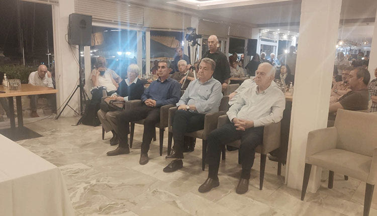 Αρναουτάκης και Λαμπρινός παρακολουθούν την εκδήλωση