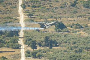 Φαίνεται ότι έβγαλαν το… F16 να ραντίσει ή να δει για το εάν υπάρχει… δάκος! Μάλλον τίποτα από τα δυο. Απλώς η ομάδα ZEUS κάνει… πρόβες και μάλιστα εντυπωσιακές!