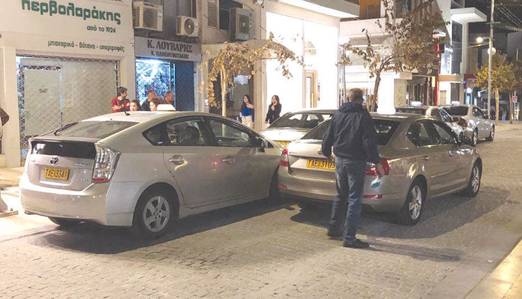 Στην πεζοδρομημένη Ίδης, όπου χρώμα και γεύση δίνουν τα σουβλατζίδικα, προστέθηκε και μια Pasteria, έτσι για να βάλουμε και λίγο ζυμαρικό (υδατάνθρακες) στη μεταμεσονύκτια διασκέδαση μας