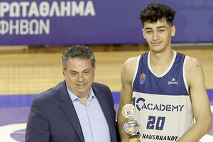 Ο κ. Πιτσούλης βράβευσε τον Σαμοντούροφ