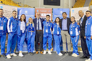 Ο κ. Αυγενάκης με αθλητές και αθλήτριες της εθνικής ομάδας