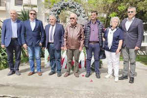 H κινητοποίηση της Εργατικής Πρωτομαγιάς  στον  προαύλειο  χώρο του    Εργατικού  Κέντρου  Ηρακλείου