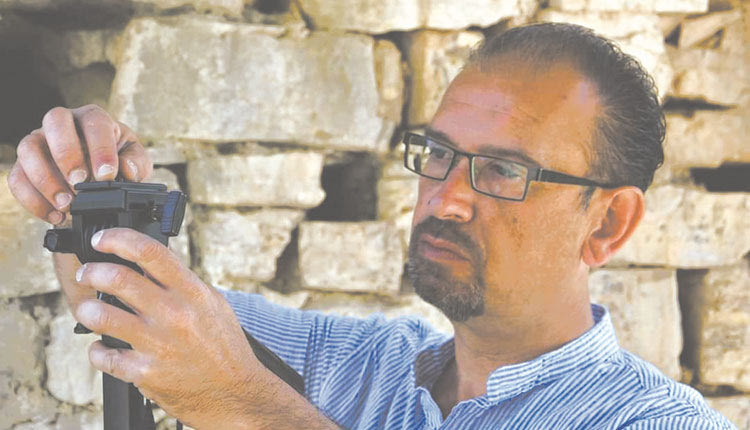 Ο αρχαιολόγος Μανόλης Κλώντζας