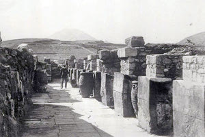 ΦΩΤΟΗΜΕΡΑΣ: Στην Κνωσό, στις αρχές της δεκαετίας του ‘20, όταν οι ανασκαφές συνεχίζονταν.