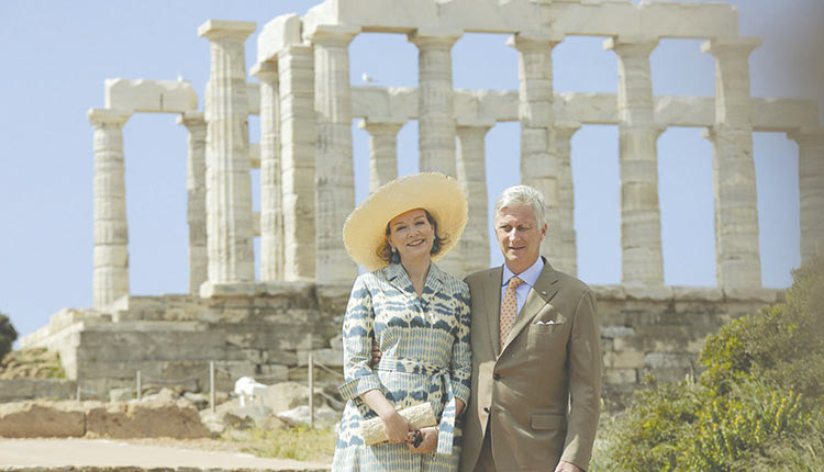 Το βασιλικό ζευγάρι του Βελγίου, ο βασιλιάς Φίλιππος και η βασίλισσα Ματθίλδη, πραγματοποιεί τριήμερη επίσημη επίσκεψη στην Ελλάδα και χθες βρέθηκε στο Σούνιο