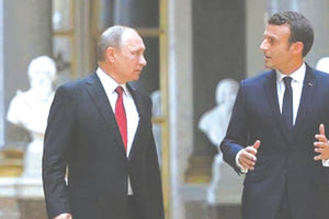 Πάνω από δύο ώρες οι συνομιλία του Πούτιν με τον Μακρόν