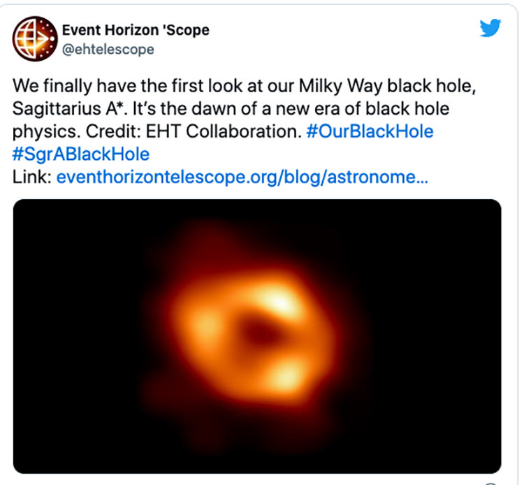 Ένα σημαντικό επίτευγμα στο πεδίο της αστρονομίας και της αστροφυσικής ανακοίνωσαν χθες οι επιστήμονες: τη «φωτογράφηση» για πρώτη φορά της τεράστιας μαύρης τρύπας που βρίσκεται στο κέντρο του δικού μας γαλαξία.