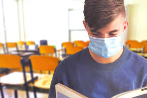 μαθητές με μάσκες