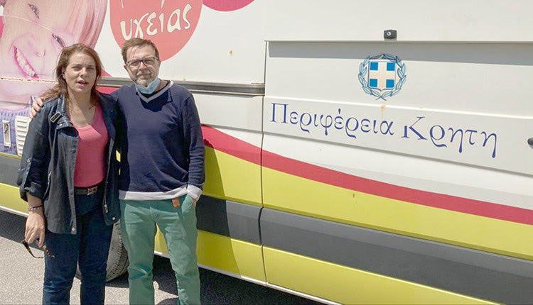 επισκέψεις της Κινητής Οδοντιατρικής Μονάδας της Περιφέρειας Κρήτης, σε Δημοτικά σχολεία
