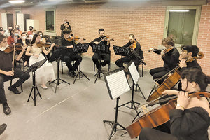 μαθητές του Δημοτικού Ωδείου και μέλη της Συμφωνικής Ορχήστρας Νέων Κρήτης του Δήμου Ηρακλείου, συμμετείχαν στη συναυλία με έργα μουσικής δωματίου