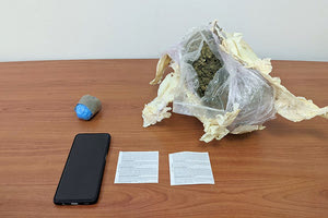 Το σακίδιο τού επιβάτη έκρυβε... κάνναβη