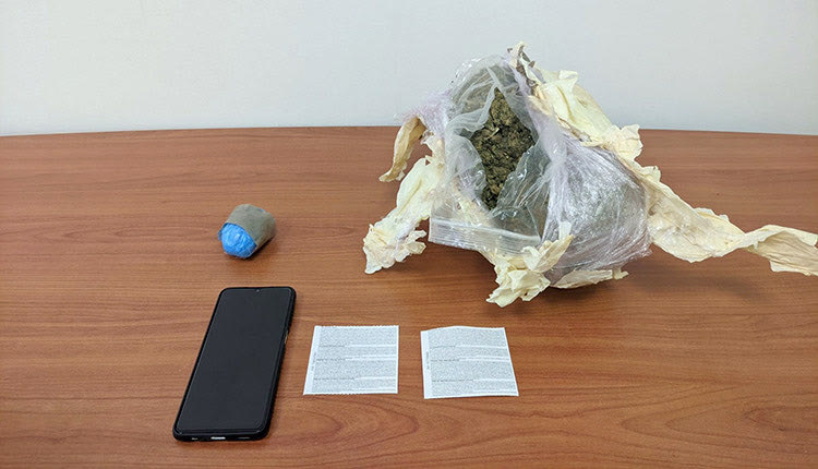 Το σακίδιο τού επιβάτη έκρυβε... κάνναβη