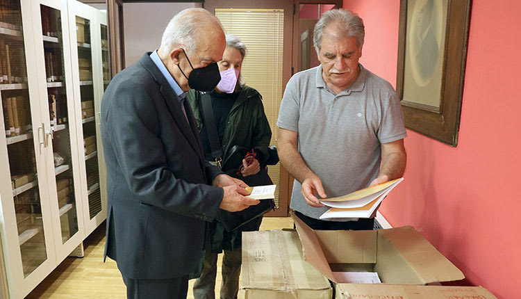 Η δωρεά της βιβλιοθήκης Σεφέρη στην Βικελαία παρουσία του Δημάρχου Ηρακλείου Βασίλη Λαμπρινού