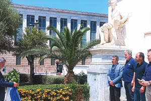 το ταφικό μνημείο του Αντωνίου Φ. Παπαδάκη